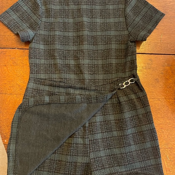 Plaid Short Sleeve Dress with Chain Detail - Picture 4 of 5